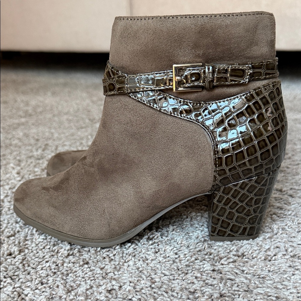 NWT east5th Taupe Ankle Boots with Crocodile Texture